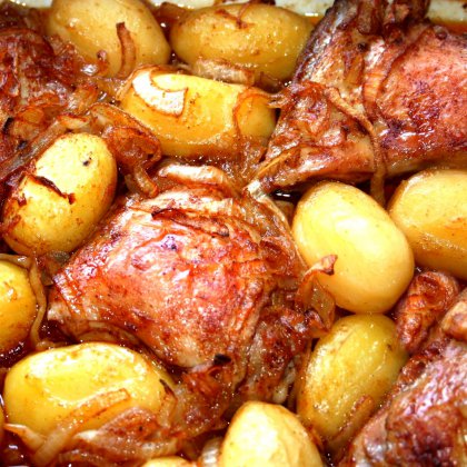 עוף ותפודים ברוטב בצל