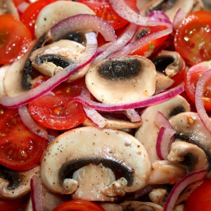 סלט פטריות ועגבניות