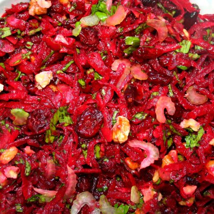 סלט סלק חמוציות ואגוזי מלך