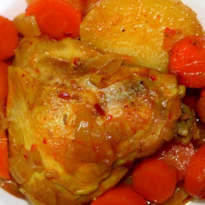 צלי עוף עם תפוחי אדמה וגזר