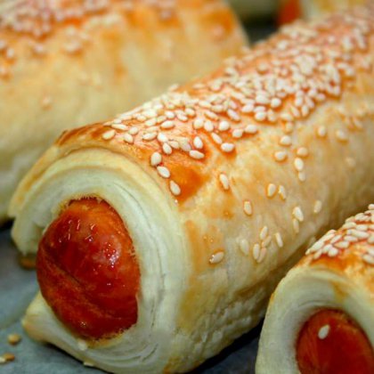 משה בתיבה – נקניקיה עטופה בבצק עלים