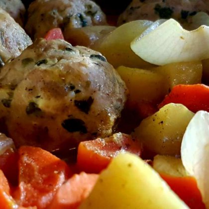 כדורי עוף עם תפוחי אדמה וגזר