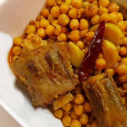 בשר זנב עם גרגירי חומוס ברוטב פיקנטי