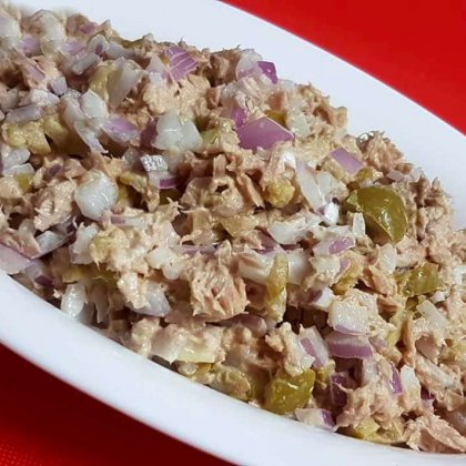 סלט טונה וזיתים