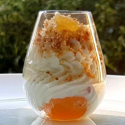 קינוחים בכוסות – מרמלדה תפוחים קרם גבינה וקרמבל שקדים