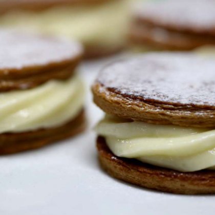 עוגות קרם שניט אישיות במילוי קרם פטיסייר (מוסלין)