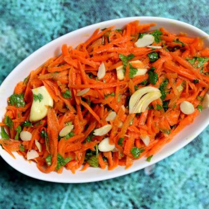 סלט גזר כוסברה ושקדים