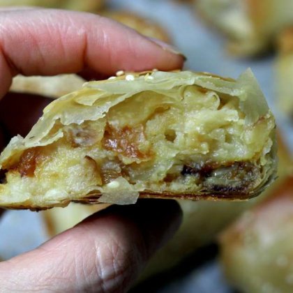 עלי פילו במילוי פירה ובצל מטוגן