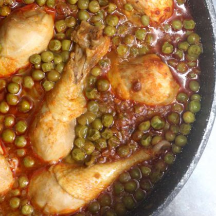 שוקיים ואפונה ברוטב אדום