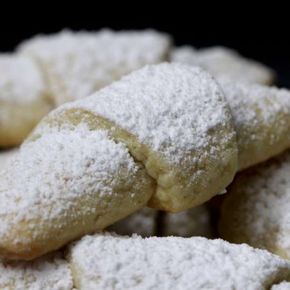 עוגיות פריכות במילוי אגוזים