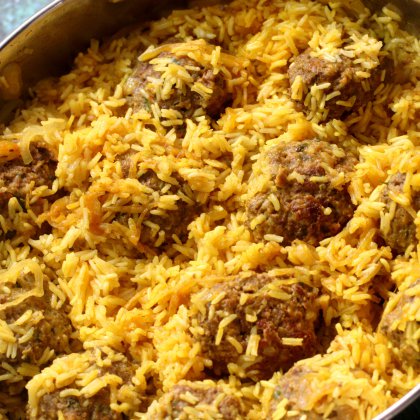 תבשיל קציצות ואורז באותו סיר