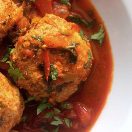 קציצות סלמון ברוטב פיקנטי