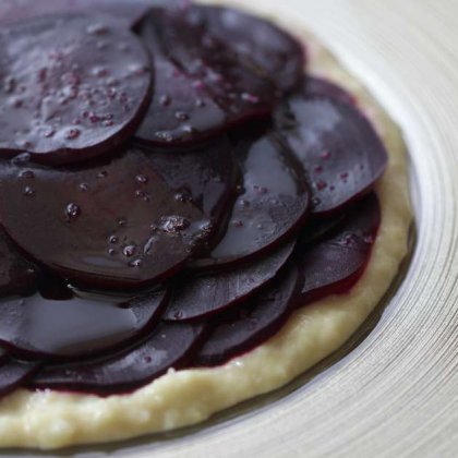 סלק ברוטב שום מהמטבח היווני – בטזריה מה סקורדיליה