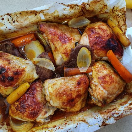 רצועות בשר סינטה, עוף וירקות בתנור