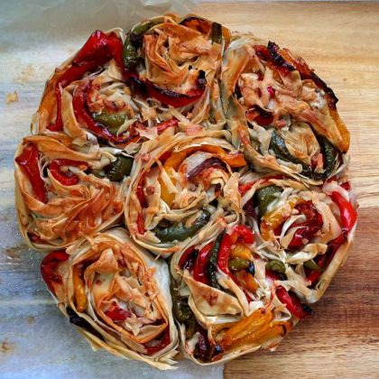 מאפה פלפלים וגבינות