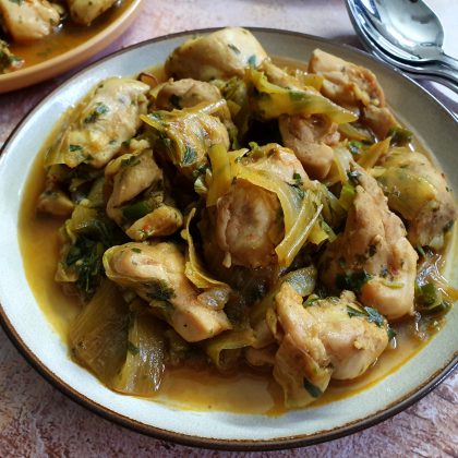 תבשיל פרגיות כרישה ועשבי תיבול