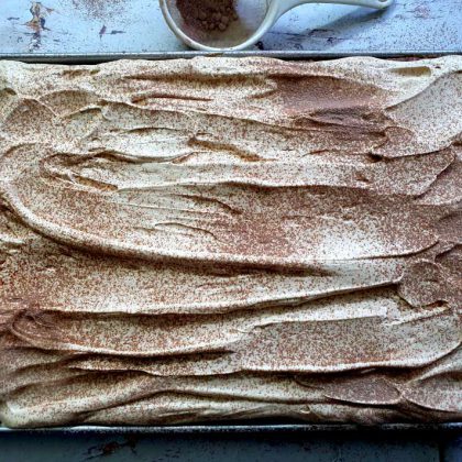 עוגה שיכורה שקדים ולוטוס פרווה