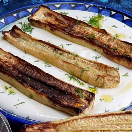 קישואים צלויים ברוטב יוגורטחינה