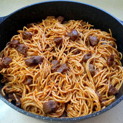 מקרונים בסלסה חריפה